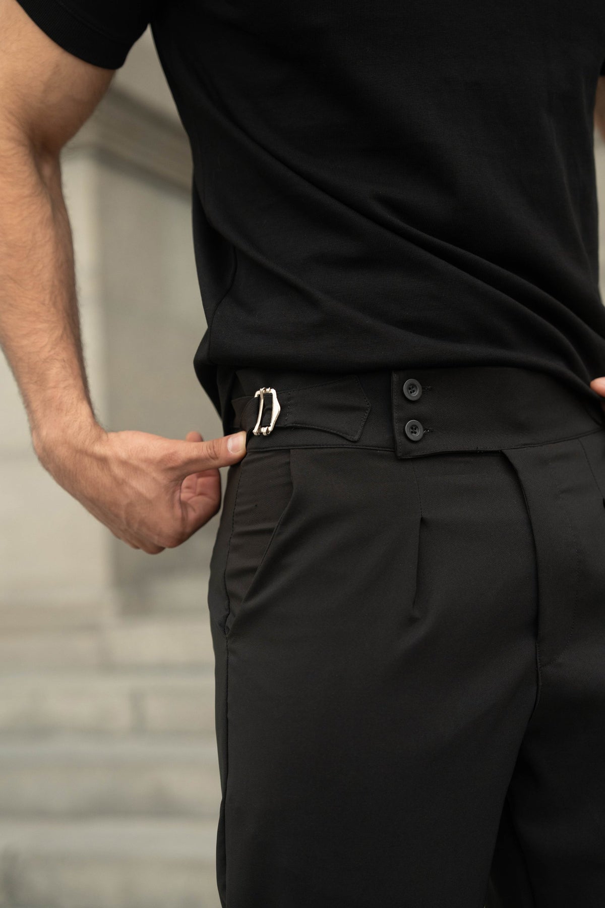Pantalón Sastre color negro, con modelo