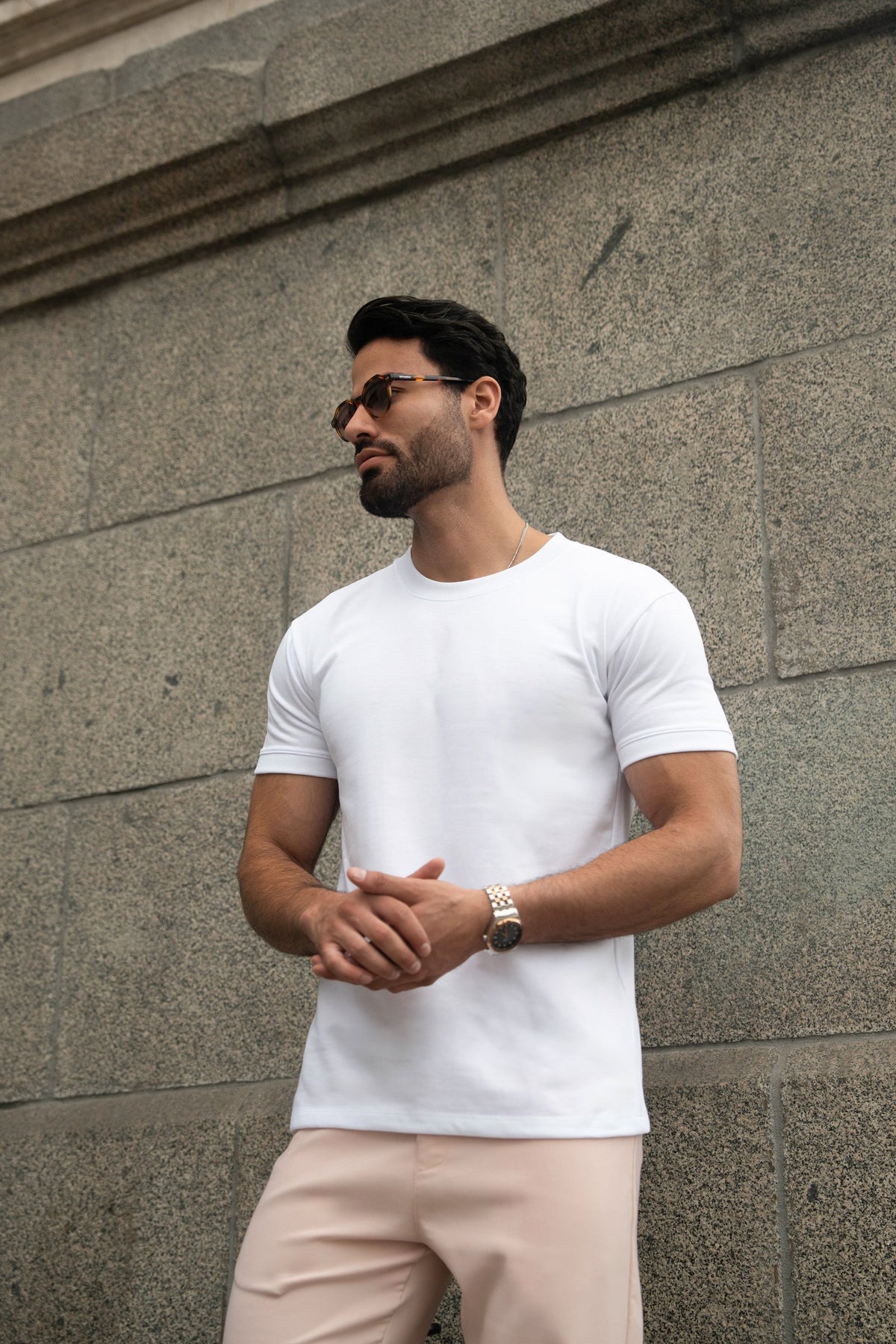 Polo Luxury color blanco, con modelo